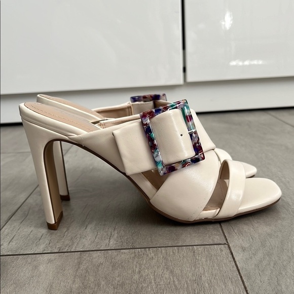 CHARLES DAVID NWOT Cream Heeled Gleam Sandals with Multicolor Buckle, Size 8 - Picture 7 of 10